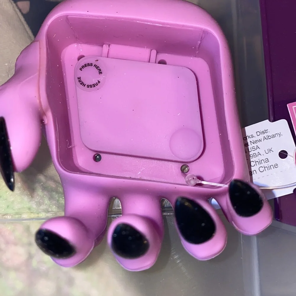 Witch Hand Halloween Soap Holder. Plays the sound of a witch cackling for 20 sec